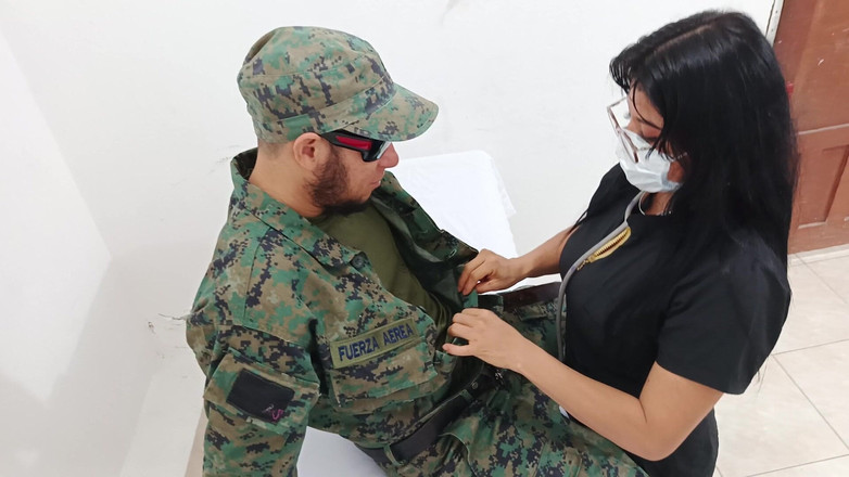 NEGRITA SEXY: Seorang Doktor Meraba-raba Askar Di Pejabat Doktor Semasa Rundingan