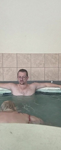 BBW księżniczka ssie jego kutasa pod wodą ze swoim niegrzecznym ojczymem