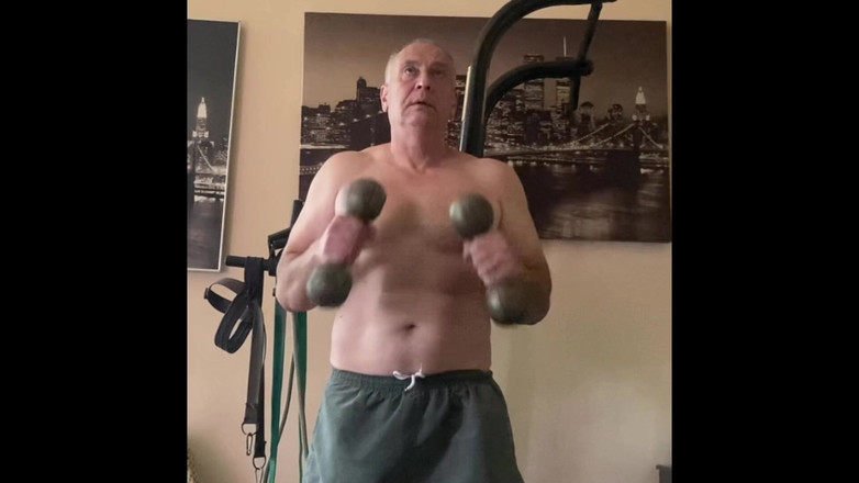 Alex Igogo: Tělocvična a sólo čas