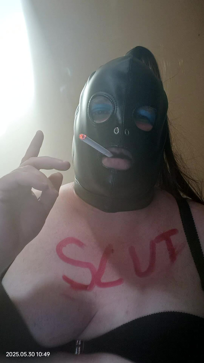 Stephanie-Nicole-TV: Товстушка, телевізор курить і грає з ділдо