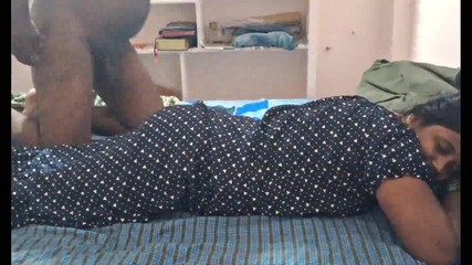 Desi palace: Esposa casada follada en primera noche después de matrimonioromantico sexo...