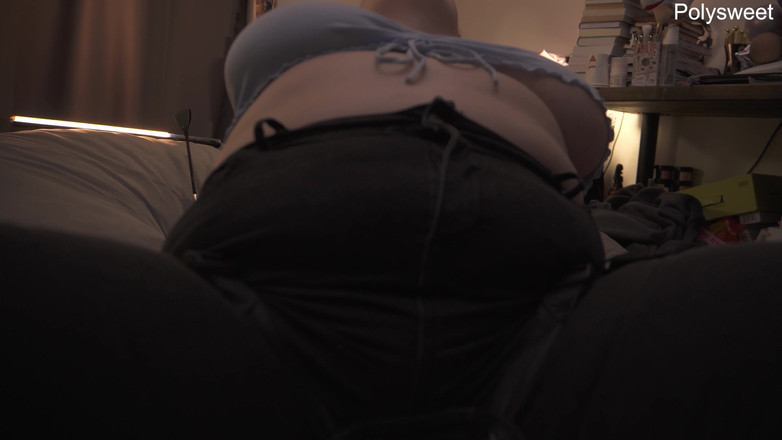 Polly Sweet: Plivnu ti do pusy poté, co mi saješ strap-on a...