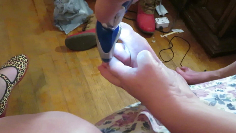 BBW nurse Vicki adventures with friends: Nurse Vicki grinds her toe nails down with her electric...