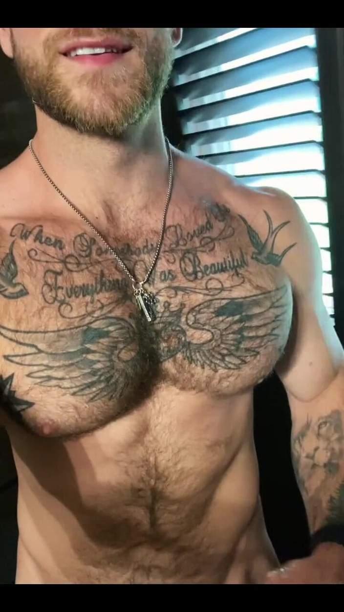 Leo Bayne: Dude. Jur că sperma mea chiar are gust de bomboane