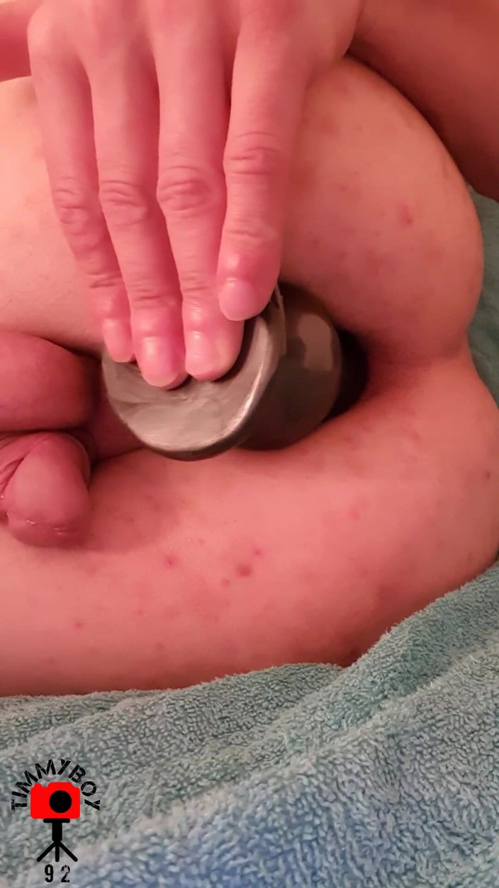 Timmyboy: Timmyboy92 Femboy se joacă cu un dop anal mare