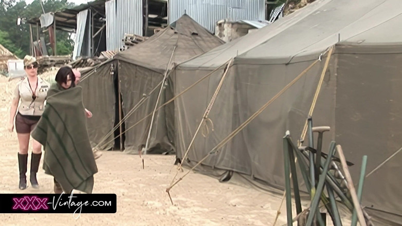 XXX-Vintage: im militärlager