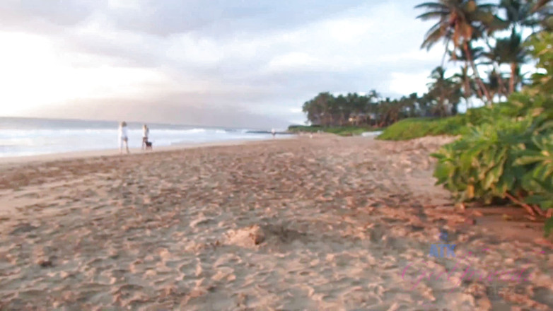 ATK Girlfriends: Виртуальный отпуск на Гавайях с Деми Лопес 6/12