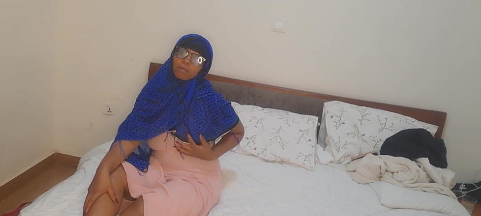 Deramy222: Muslim Masturbating Pussy