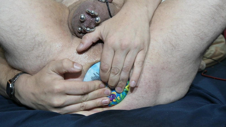 Qualzucht: Un orgasmo incredibilmente intenso con una grande palla nel culo