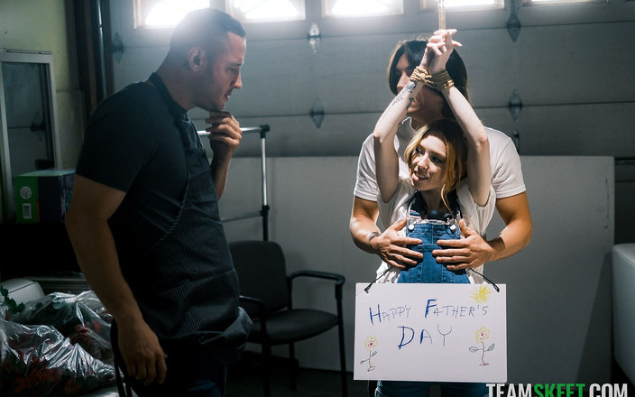 Dad Crush: Fiica ta vitregă legată este cadoul zilei tatălui tău, împarte-o cu...