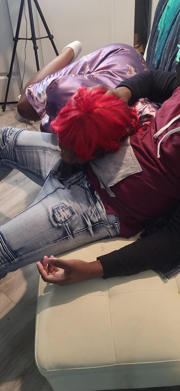 Wondahead21: 赤毛のふしだらな女の喉がソファで犯された!ファンのためだけ - Wondahead22