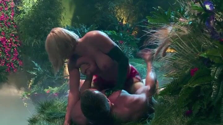 Hot Girlz: Açık havada sert penetrasyon