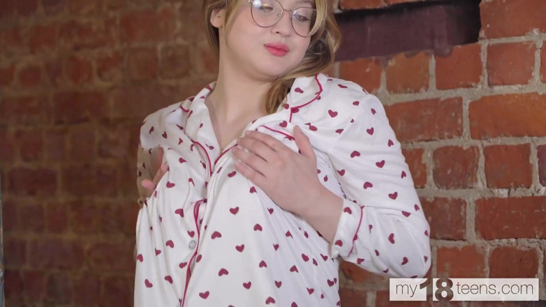 My 18 Teens: My18teens - Cute Plump Girl Fucks Her Pussy with a Fingers