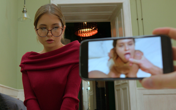 Skye Wood: Podvádějící manželka skočí na obrovského ptáka pro jeho ticho POV