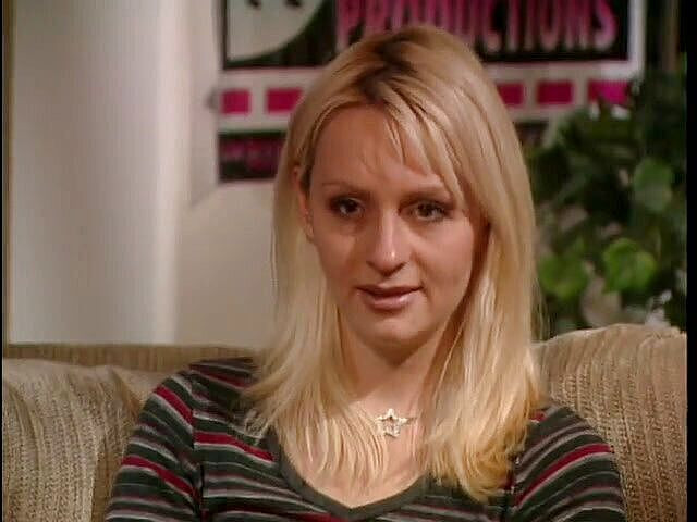 Teen Seduction: Geiles versautes mädchen bekommt muschi mit knochen