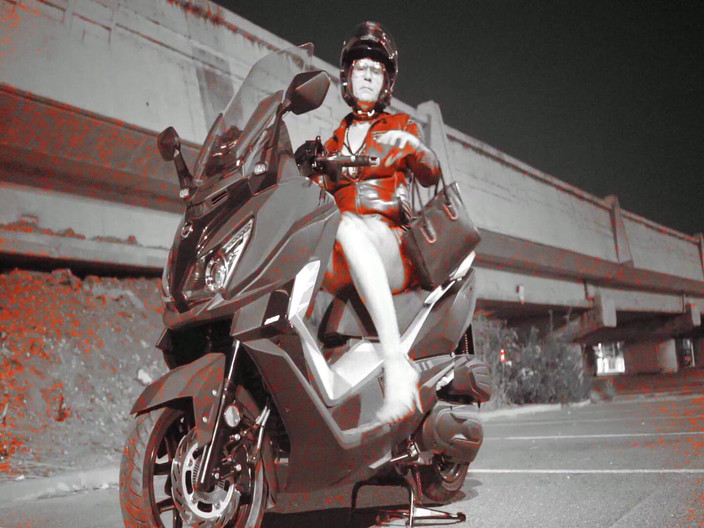 Voyager: Nedívejte se pod moji sukni!