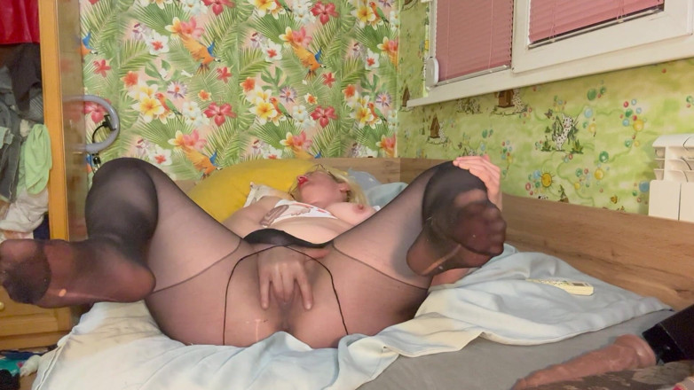 Putarankahotmilf: Madrastra cachonda chorrea sin parar en la manguera frente de...