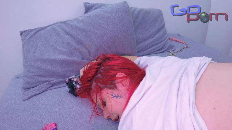 Go porn!: Tatuerad Rödhårig Och Stygg Tjej Gillar Att Knulla Sin Vän...