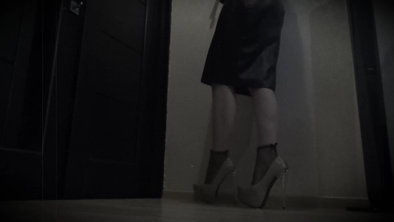 Goddess Misha Goldy: Mesmerizing shiny nylon socks