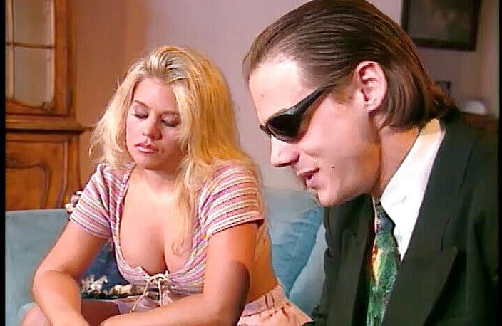 Perfect Porno: MIB fickt verdammt heiße junge blondine mit riesigen titten auf...