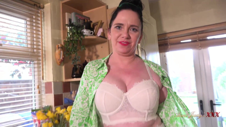 Aunt Judy's XXX: AuntJudysXXX - Your Curvy MILF Housewife Kjirsten Sucks Your Cock in...