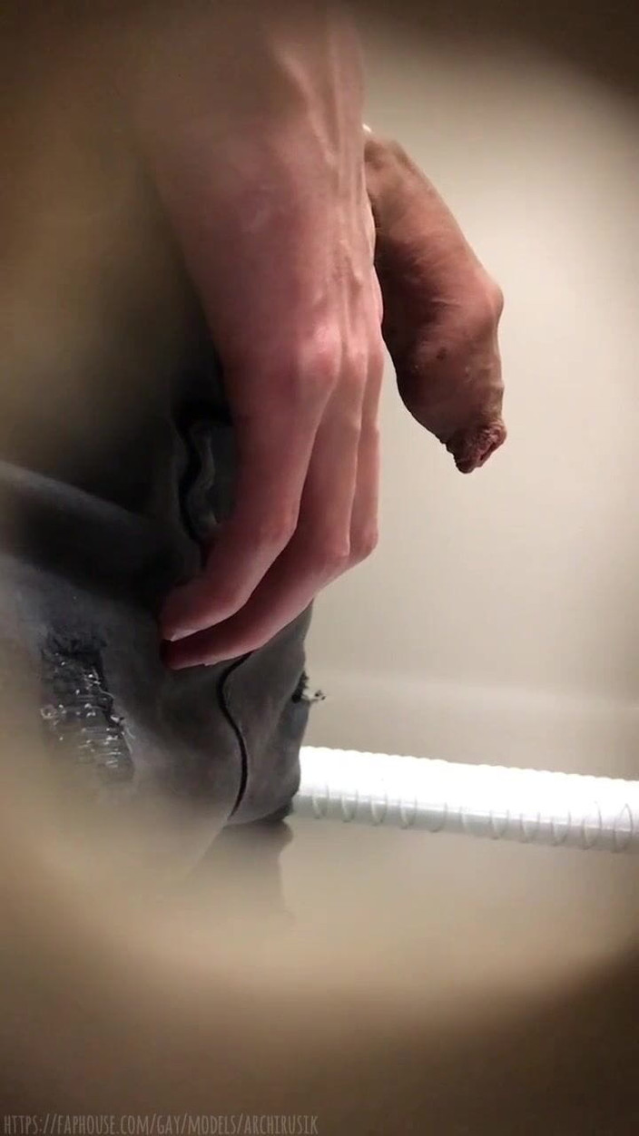 ArchiRusik: Beni dikizleyip aşırı bir tuvalet deliğinde mastürbasyon yapıyor! Kadın kılıklının...