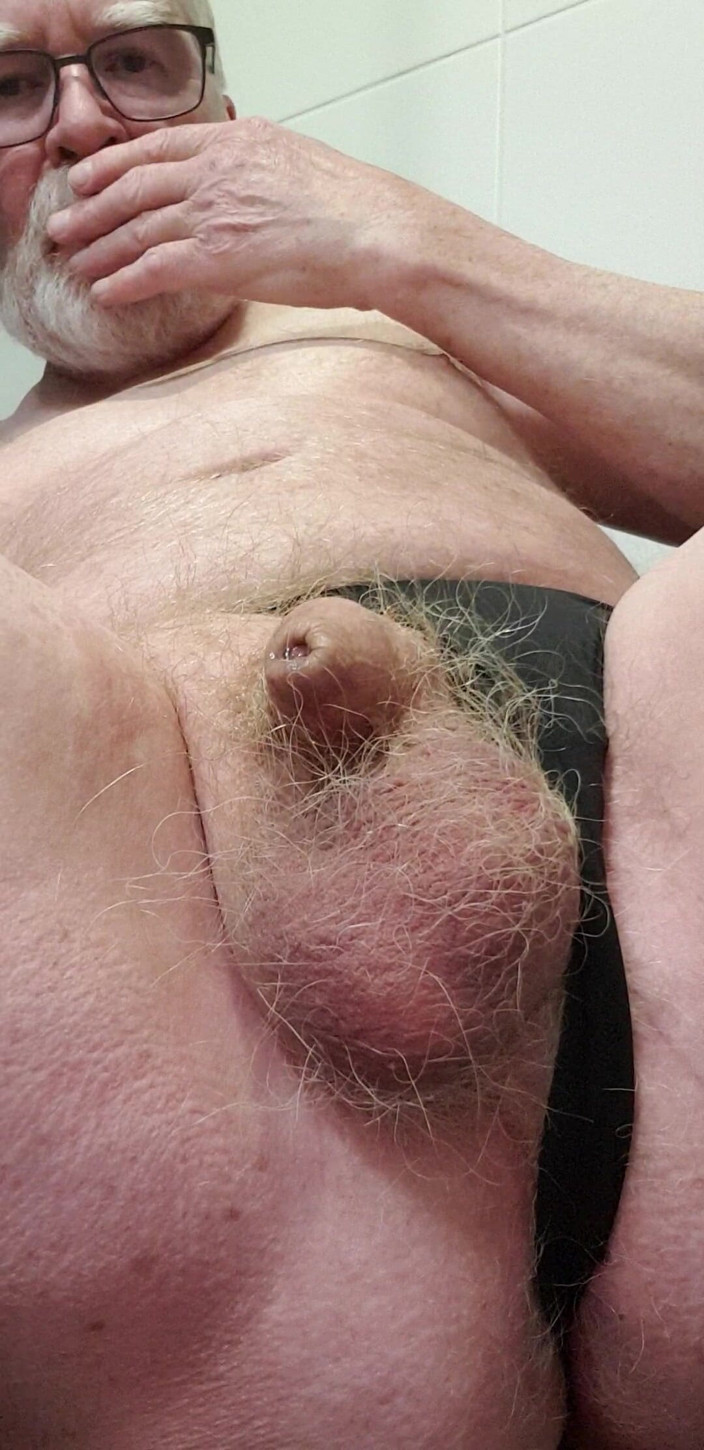 Redhairy4u: Con cu nhỏ đi tiểu và xuất tinh