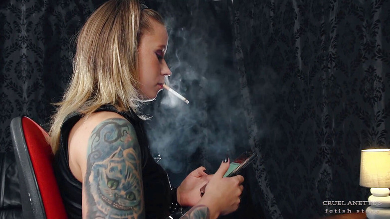 Cruel Anettes fetish world: オフィスチェアで