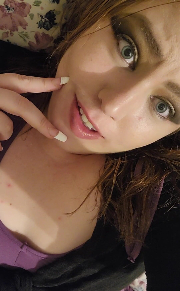 KinkyKatie: Эхо в таком веселье сегодня вечером! Так решай мою ночь! Ха-ха, что мне делать?