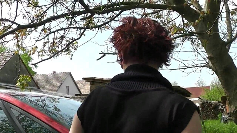 Popp Sylvie: I am pissing on my car