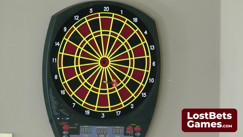 Lost Bets Games: Acest joc Strip Darts promite o noapte de delicii neașteptate