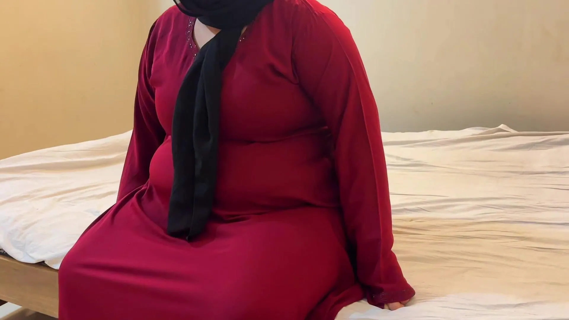 Saudi Arabian Mum Fucked By Son In The Kitchen - Fucking a Chubby Muslim Mother-in-law Wearing a Red Burqa & Hijab de Aria  Mia | FapHouse