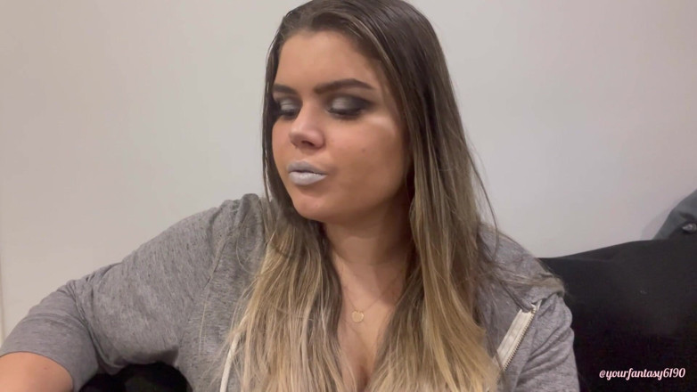 Your fantasy studio: Circles of smoke with silver lipstick