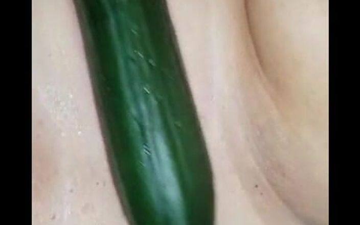 JJ Jewel BBW: Ngentot memekku pakai makanan