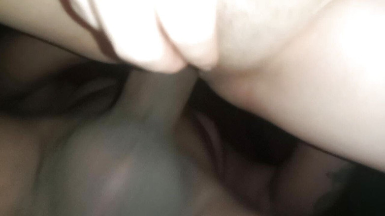 Parcuriosoo: Mijn buurman komt op bezoek en geeft me zijn heerlijke...