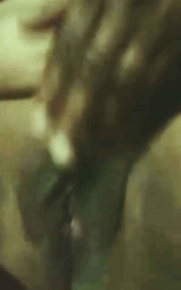 Lund ki piyas: 角質インドの妻ショー滑りと大きなおっぱいMasturbationとき夫不在