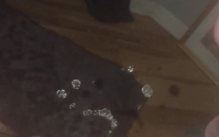 AlanaSquirts: Squirting All Over the Bedroom Floor