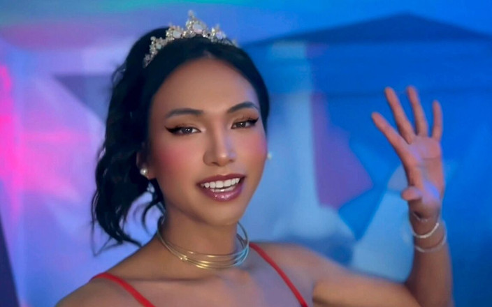 Lavala: Tiga sudut, satu ratu, dan sperma yang tidak berhenti!