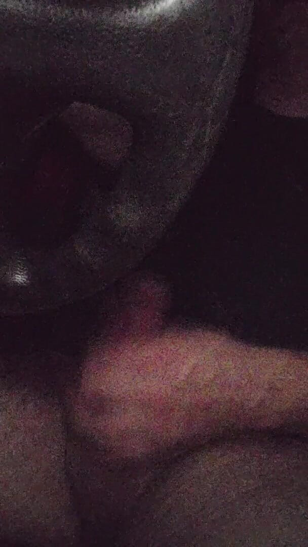 Incredible Dick: Un ragazzo eccitato si masturba nel camion 2
