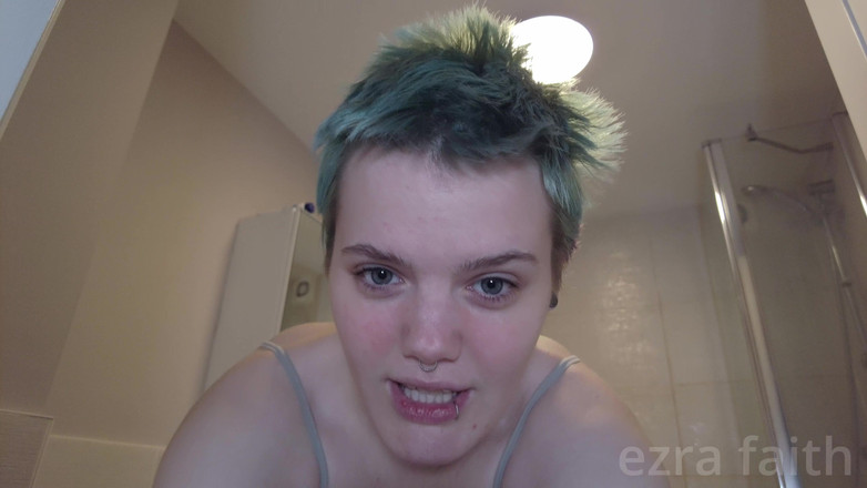 Ezra faith: Geschrumpfte stiefpapi in meiner pisse mit einem schrumpfenden trank duschen!...