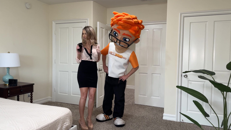 PornDudeCasting: Gigi Dior Shows Porn Dude More Than Just a House