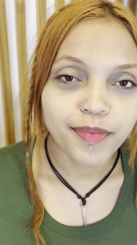 Le Marié Trompé Passe Un Appel Vidéo Pour Regarder Sa Femme Avoir Des Relations Sexuelles Avec Un Homme Doté D'un Pénis Épais