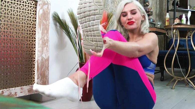 Goddess Celine: Поклонение спортзалю потным грязным носкам