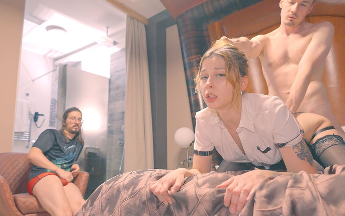 MySchoolLife: Istri semok ini lagi asik ngentot sama pria lain sambil...