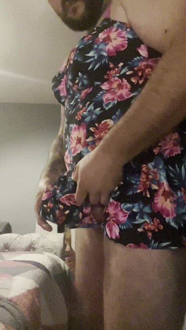 Shaun Cbt: Escravidão de pau e bola com crossdress e plug anal...