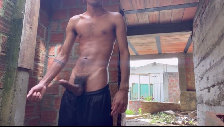 vergar4_daviid: 廃屋を見つけて、オナニーしようと入りました