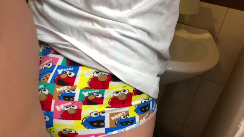 Gordo fuck: Sora mea vitregă mă seduce cu fundul ei mare în tanga...