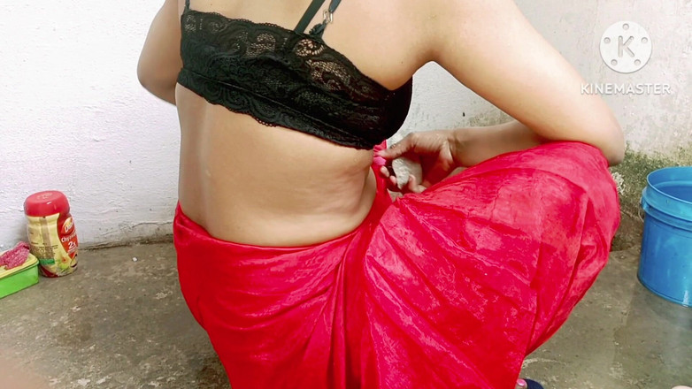 Ankurpriya000: Melihat tante lagi mandi