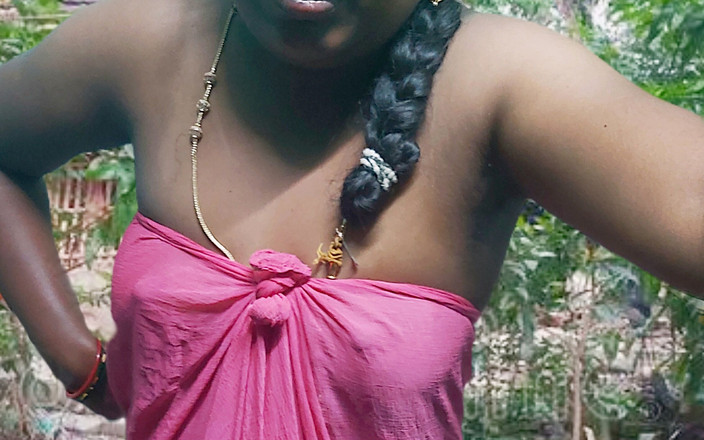 Kavitha3: Kavitha trình diễn áo ngực