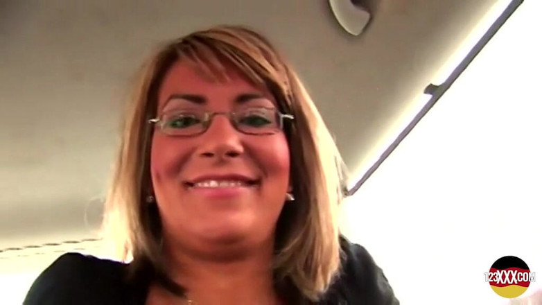 123XXX - Fucked Amateurs in Germany!: Tante bahenol ini siap bikin kontolmu becek